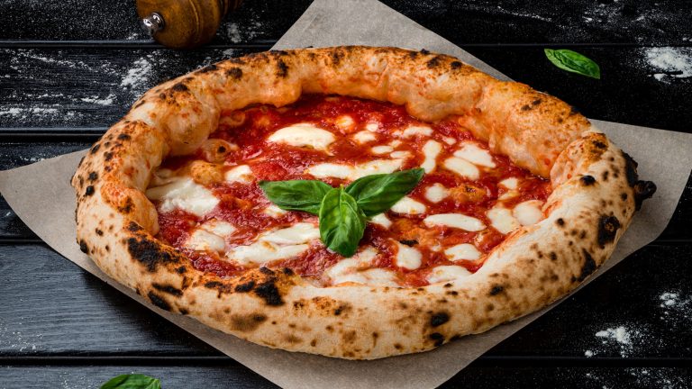 5 Expert Tips for Perfectly Stretching Pizza Dough