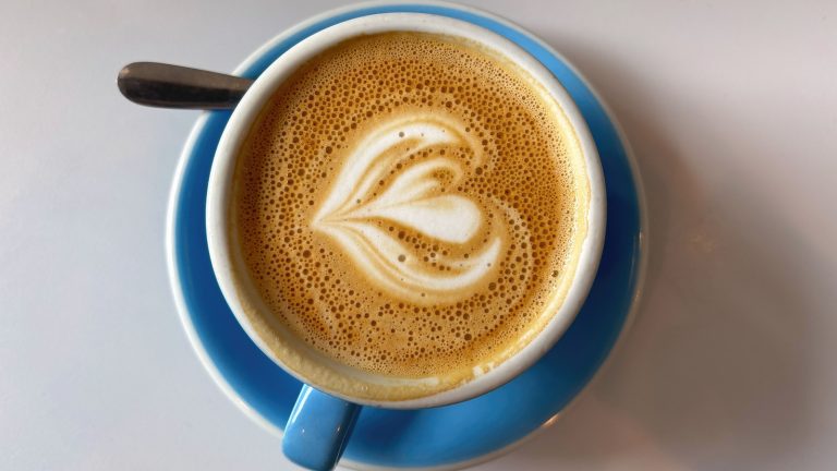 Flat White vs. Latte: Which One Packs a Stronger Punch?