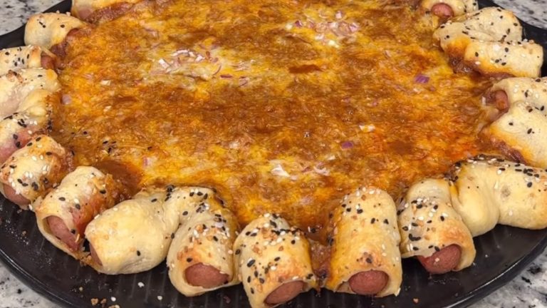 The Ultimate Dip That Combines Hot Dogs and Pizza Flavors