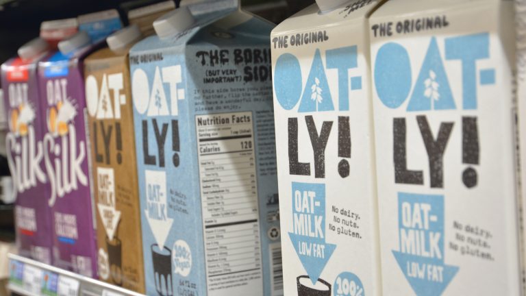 Why Oat Milk May Contain Gluten (And How to Make Sure It Doesn't)