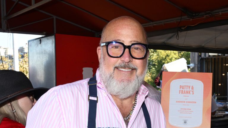 The Ideal Beef-to-Fat Ratio Andrew Zimmern Recommends for Perfect Burgers