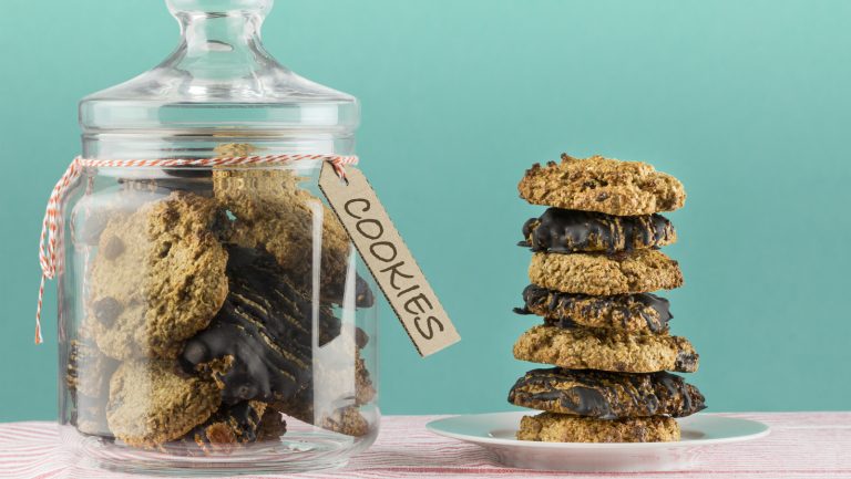 How to Keep Cookies Fresh in a Traditional Non-Sealable Cookie Jar