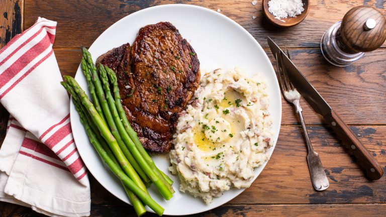 5 Stunning Presentation Ideas for Steak and Mashed Potatoes