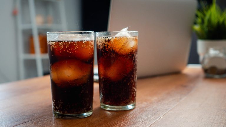 What's the Difference Between Soda Fountains and Home Soda Machines?