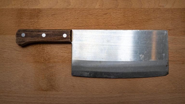 Unusual Knife Could Be the Ultimate Tool for Chopping Vegetables