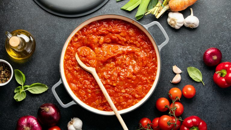 What Distinguishes Tomato Sauce from Tomato Gravy?