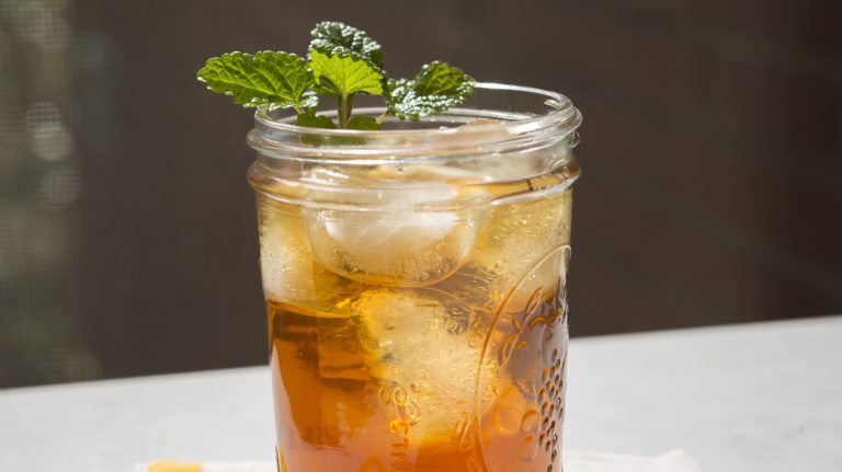 How to Create a Homemade Version of McDonald's Sweet Tea