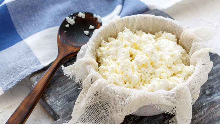 What's the Difference Between Butter Muslin and Cheesecloth?