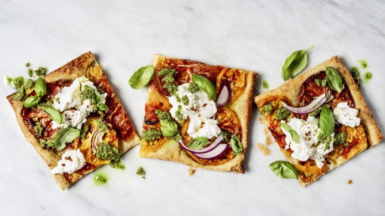 Pizza vs. Flatbread: Understanding the Differences