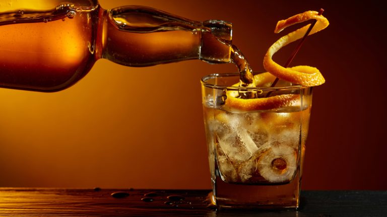 The Easy 3-Ingredient Bourbon Cocktail Anyone Can Mix