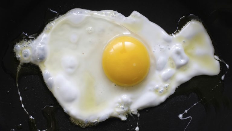 Why Is It Difficult to Reheat Fried Eggs?