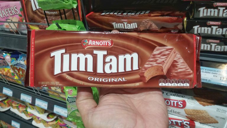 How to Enjoy Your Drinks with a Sweet Tim Tam Slam Ritual