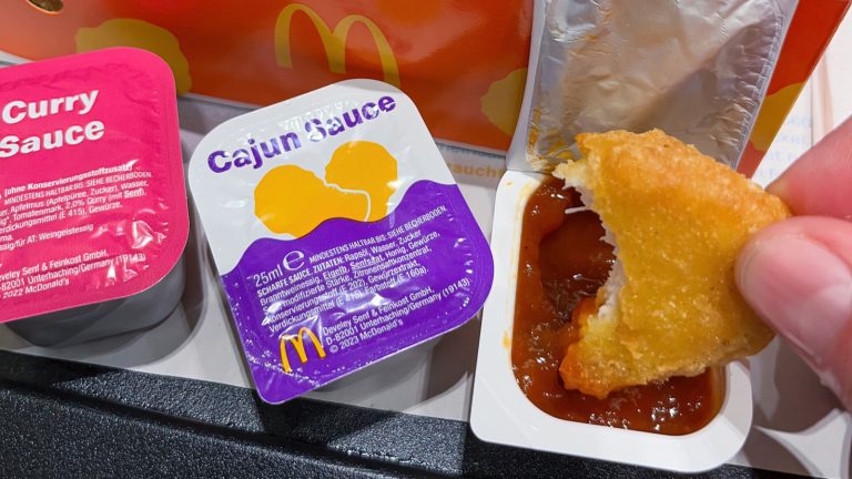 The Brilliant Solution for a Tidy, Portable Sauce Packet Drizzle