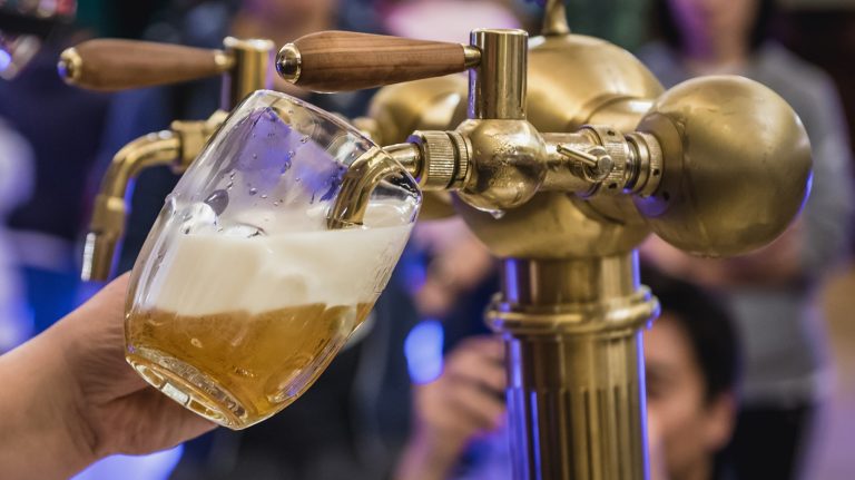 How to Achieve a Perfectly Foamy Beer, Czech-Style