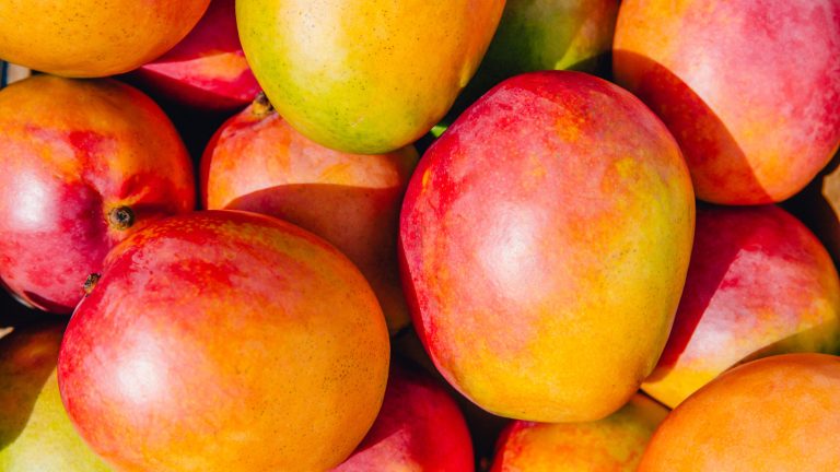 Skip the Knife: Peel Mangoes with a Water Glass Instead