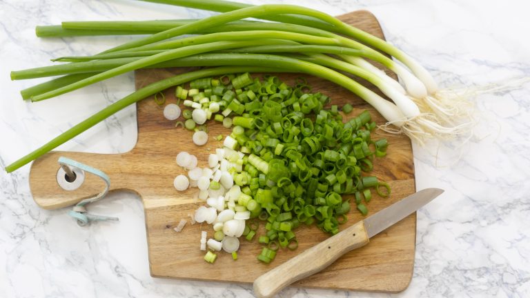 Stop Buying Green Onions: Regrow Them Easily at Home