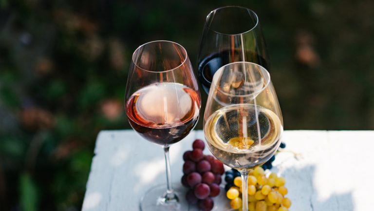 Enhance Your Tasting Skills by Discovering These 3 Wine Aromas
