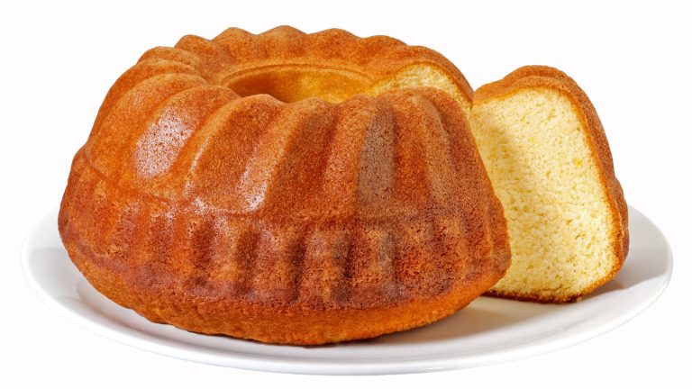 How to Determine the Number of Slices in a Bundt Cake