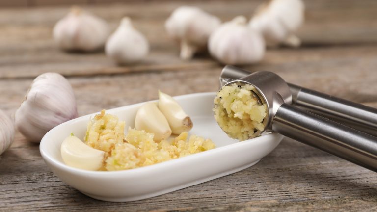 How to Store Minced Garlic and Its Shelf Life After Opening