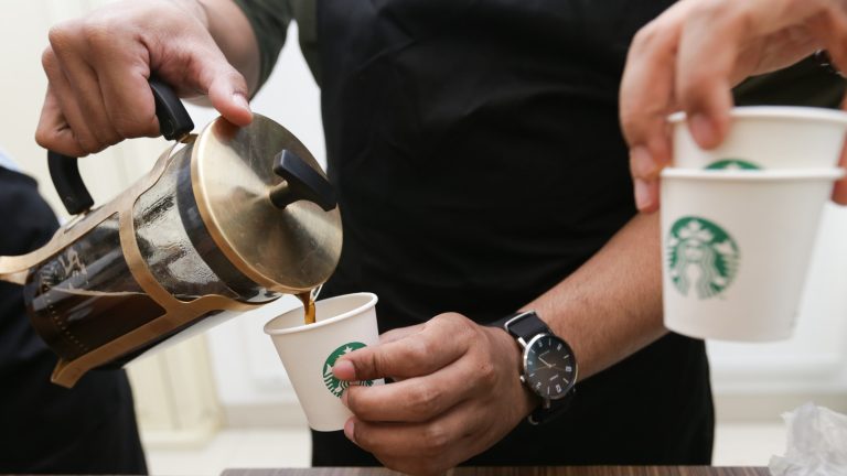 Common Coffee Shop Etiquette Mistakes That Annoy Starbucks Baristas