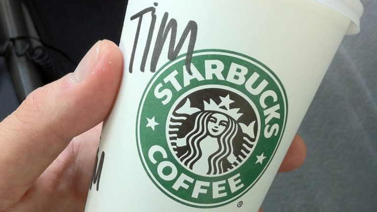 Starbucks' New Message-Writing Policy Sparks Debate Among Reddit Users