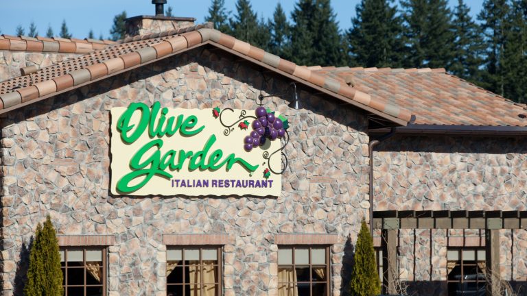 Full-Sized Cakes of Iconic Olive Garden Desserts You Can Order