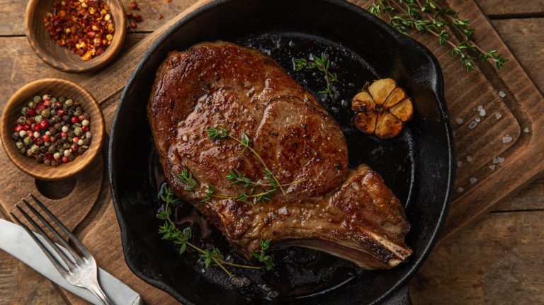 The 30-Minute Method for Achieving a Perfectly Caramelized Crust on Cast-Iron Steak