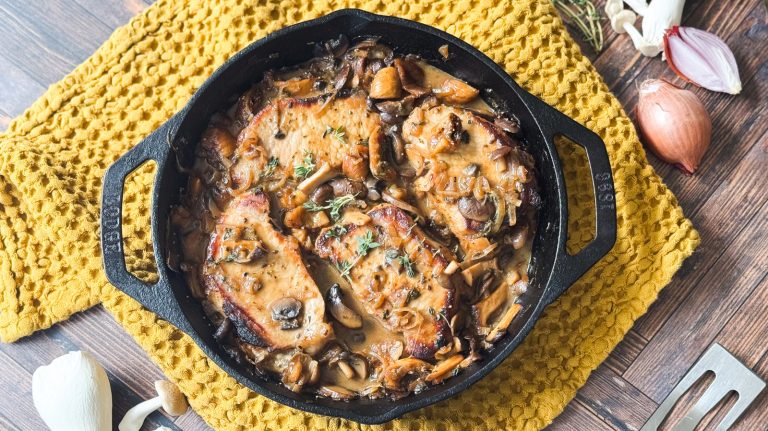 Recipe for Aromatic Pork Chops in a Savory Sauce