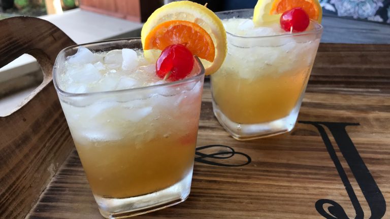 Simplified Summer Classic: Easy 2-Ingredient Bourbon Cocktail