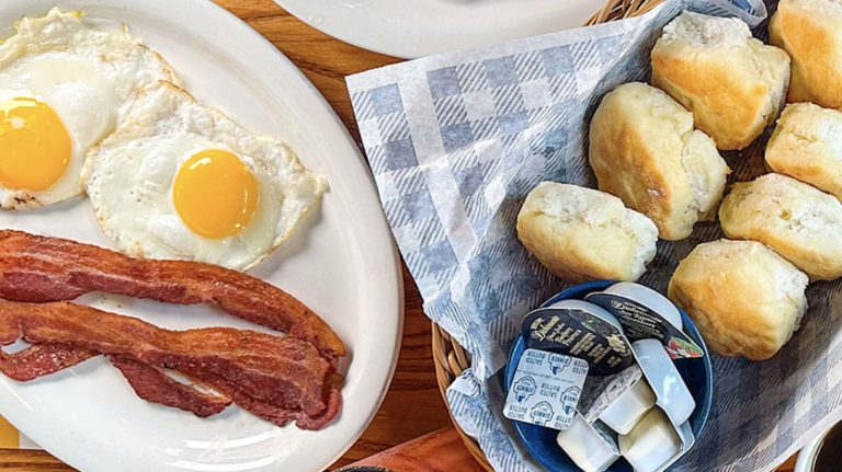 Maximizing Your Cracker Barrel Breakfast Experience for Two