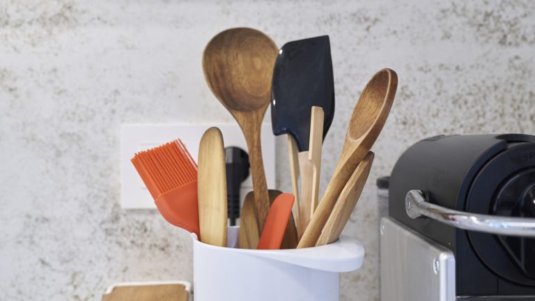 The Most Unsanitary Kitchen Utensils to Avoid Buying Second-Hand and Better Alternatives to Consider