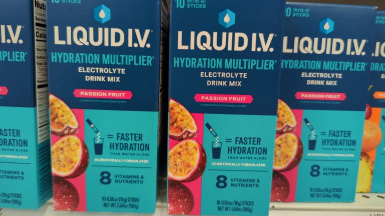 The Ultimate Liquid IV Dive Bar Trick for an Affordable, Delicious Night Out