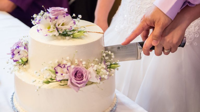 The Top Frosting Options (And Ones to Avoid) for Your Wedding Cake