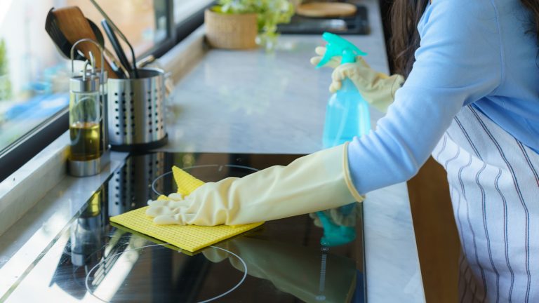 5 Essential Kitchen Tasks to Complete Before Going on Vacation