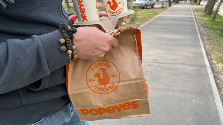 Popeyes' Sole Plant-Based Sandwich Now Exclusively Available in the UK