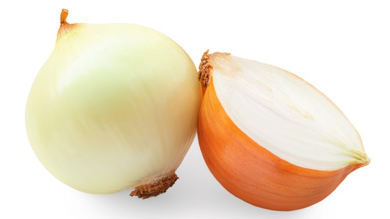 What's the Optimal Method for Storing Peeled Onions?
