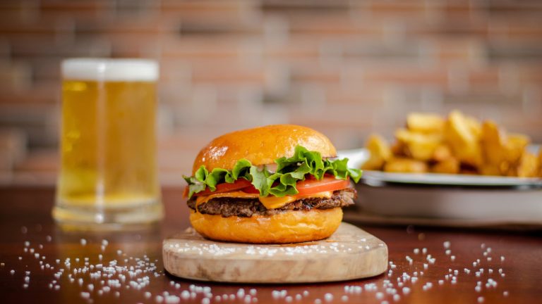 Why Do Most Fast Food Restaurants Avoid Serving Alcohol?