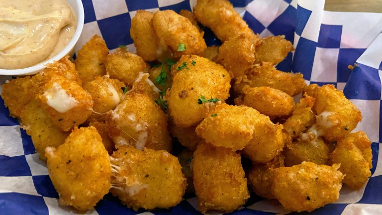 5 Fast Food Restaurants Offering Cheese Curds