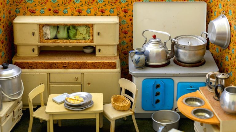 The Frequent Error That Causes Your Kitchen to Appear Smaller