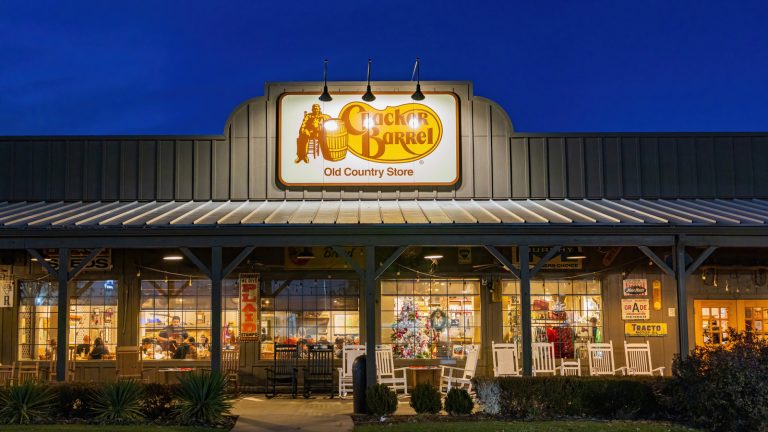 11 Essential Ordering Tips for Your First Cracker Barrel Visit