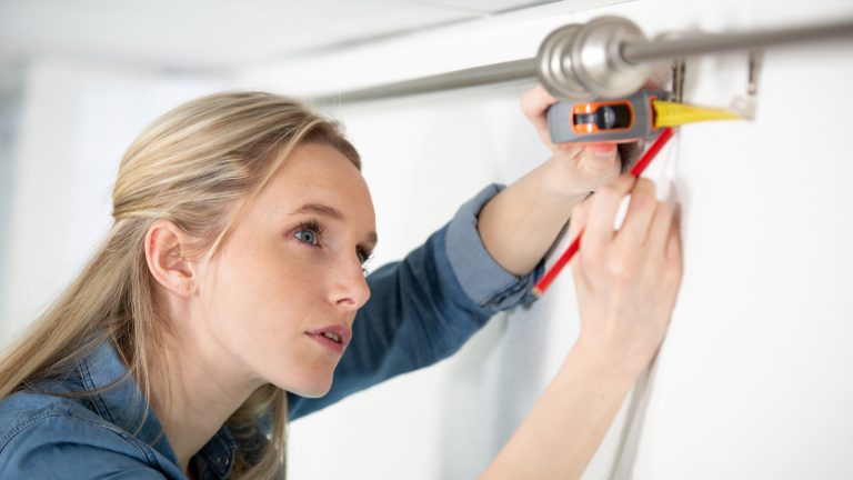 Kitchen Valances Remain Stylish with This Simple Tip