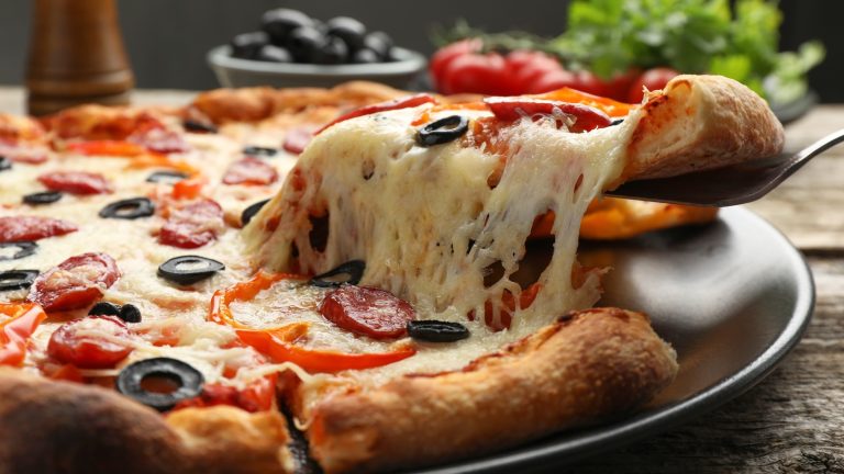 This Canned Hack Will Transform Your Pizza-Making Experience Forever