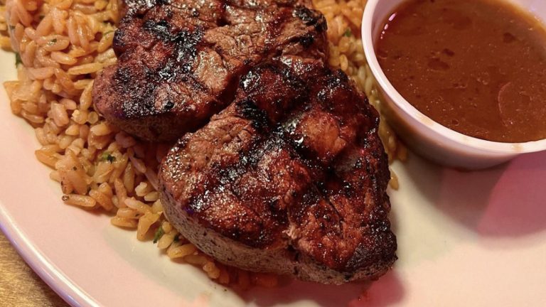 Guide to Ordering from the Steak Case at Texas Roadhouse