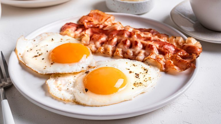 The Typical Timing Error You Make When Frying Eggs