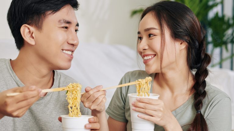 How College Students Are Creatively Preparing Gourmet Meals in Their Dorm Rooms