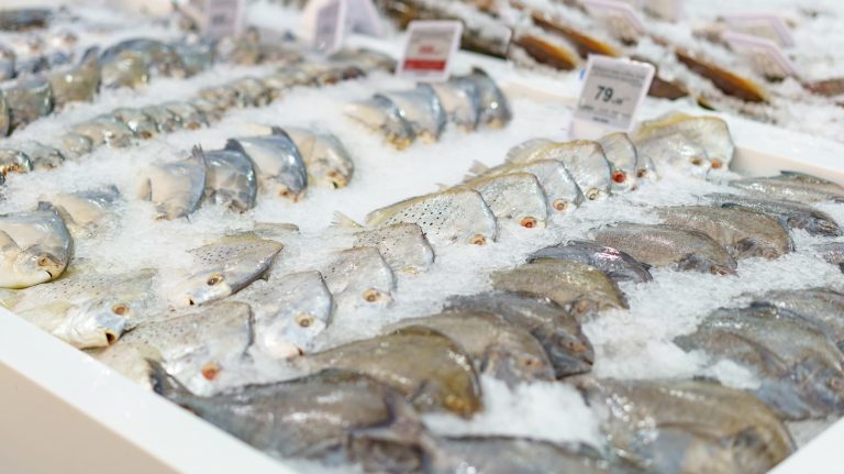 Sure! Here's a rewritten version of the title: "Surefire Tips to Eliminate Fishy Tastes When Purchasing Fish"
