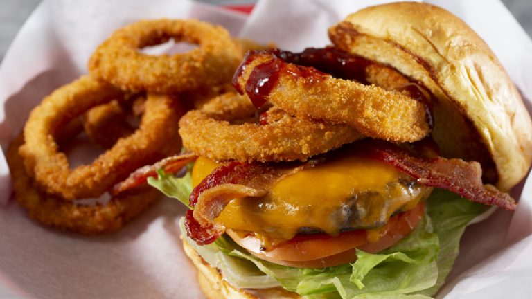10 Distinctive Fried Toppings to Elevate Your Next Burger