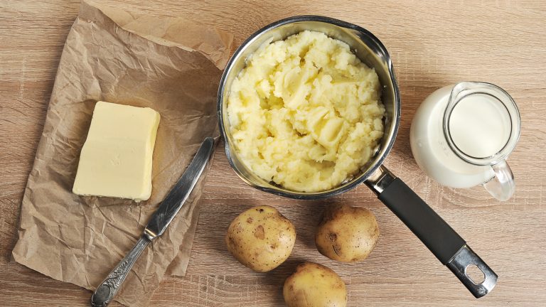 Milk or Cream: Choosing the Best for Rich Mashed Potatoes