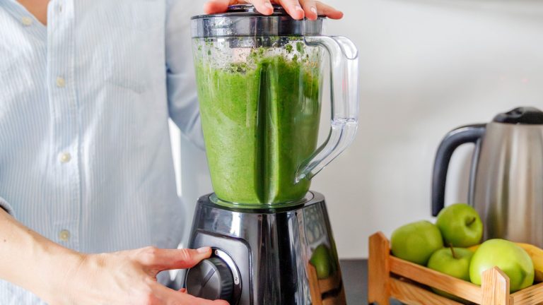 Avoid This Kitchen Blender Blade Hack at All Costs