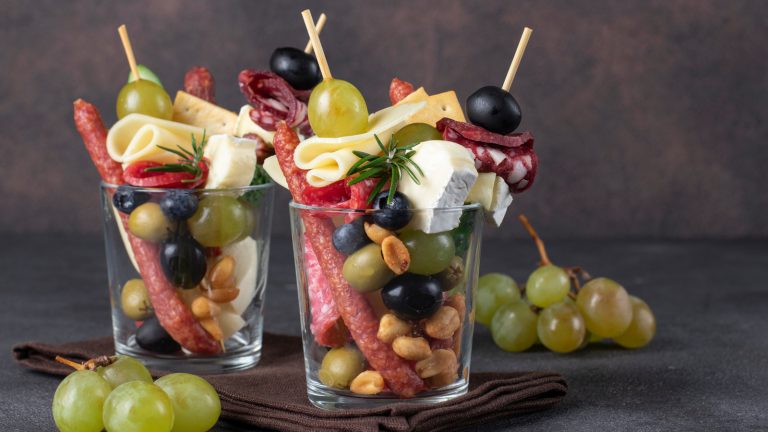 Mason Jar Charcuterie: A Perfect Addition to Your Next Picnic